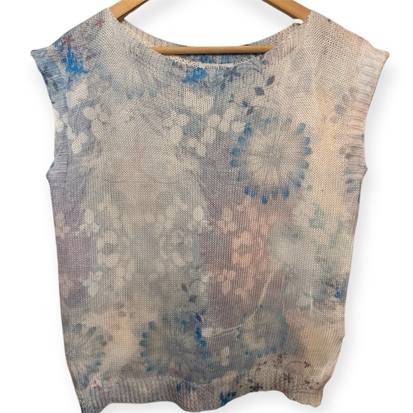 Lisa Ricci Sweaters - EUC Lisa Ricci Floral Patterned Sleeveless Sweater